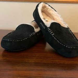UGG Ansley Slippers Women's fit like 8.5 they are size nine 9.  *They ru…